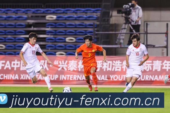 尤文力保新星格勒洛续约至二零二八年稳固后防成长观察 尤文力保新星格勒洛续约至二零二八年稳固后防成长观察
